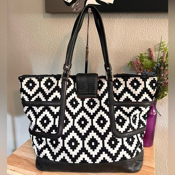 ❣️LAMB Clearance❣️LAMB by Gwen Stefani “Clydebank” Tote style Handbag. - Picture 3 of 12